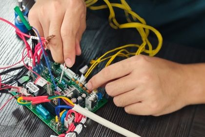 电气工程师团队